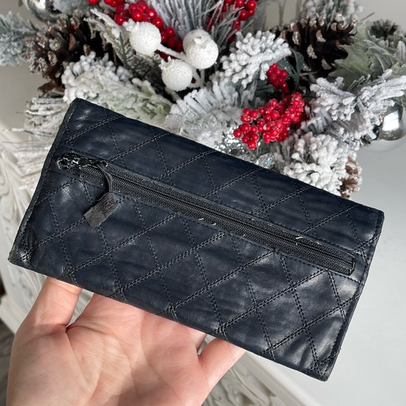 Authentic CHANEL Leather long Continental wallet - Picture 5 of 16